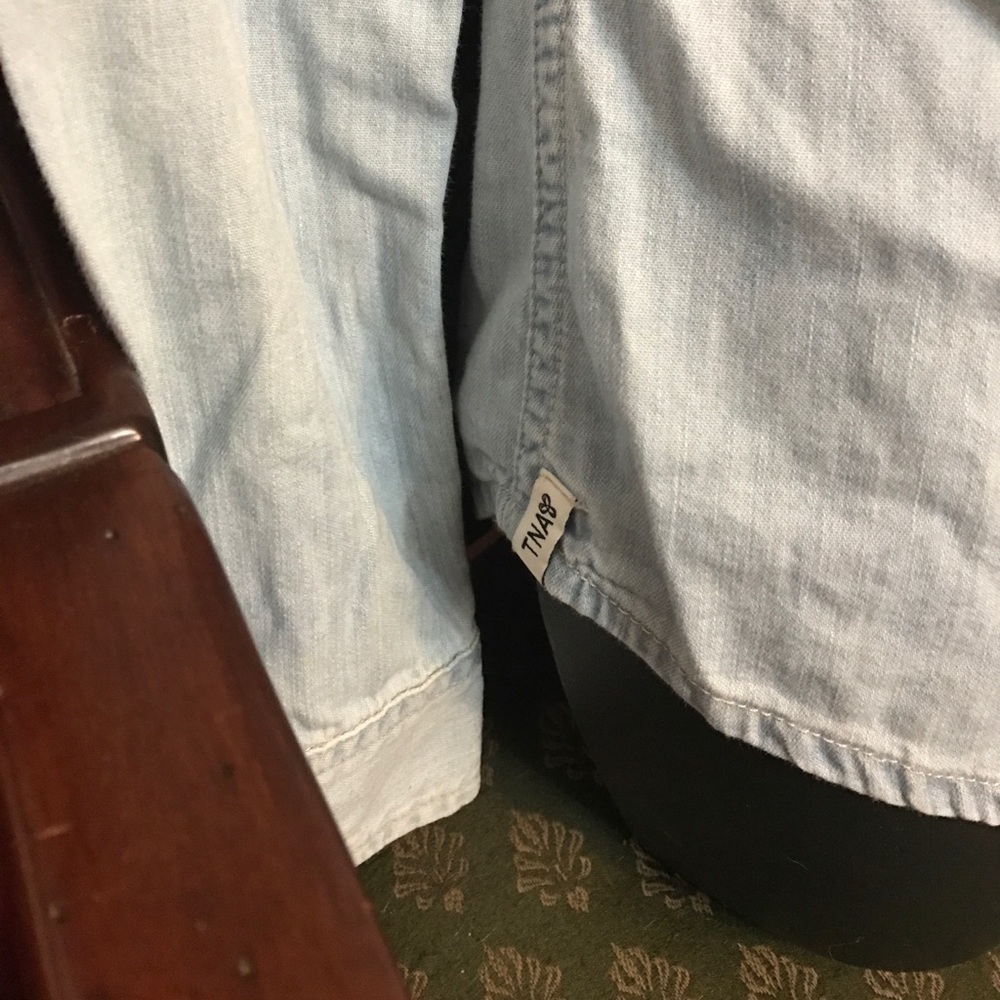 Aritzia tna chambray denim snap button shirt - Picture 3 of 4